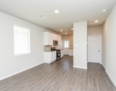 14042 Chinook Drive - Photo Thumbnail 8