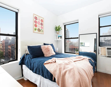 Stanton Street - Photo Thumbnail 1