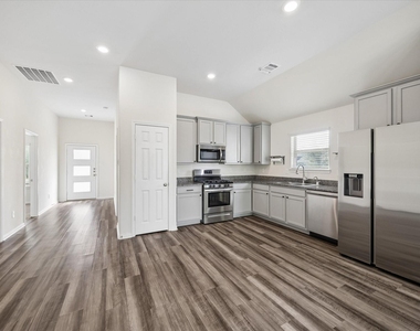 206 N Lynx Trail - Photo Thumbnail 5