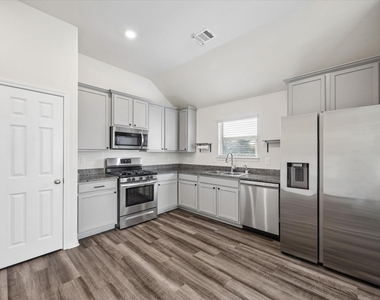 206 N Lynx Trail - Photo Thumbnail 4