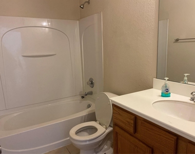 2912 Ashbrook Lane - Photo Thumbnail 13