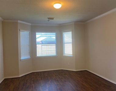 2912 Ashbrook Lane - Photo Thumbnail 3