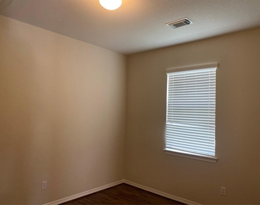 2912 Ashbrook Lane - Photo Thumbnail 8