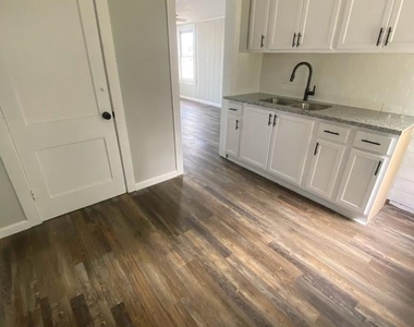 607 S Main Street - Photo Thumbnail 7