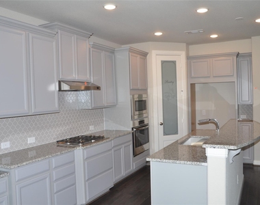 5706 Caper Shores Lane - Photo Thumbnail 9