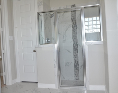 5706 Caper Shores Lane - Photo Thumbnail 16