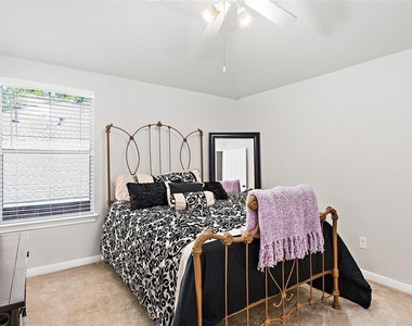 2 Hollow Glen Place - Photo Thumbnail 23