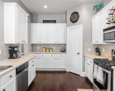 2 Hollow Glen Place - Photo Thumbnail 15