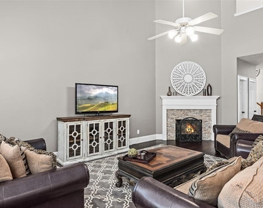 2 Hollow Glen Place - Photo Thumbnail 10
