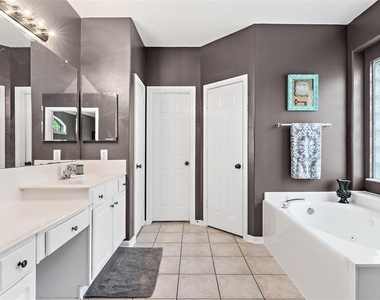 2 Hollow Glen Place - Photo Thumbnail 20