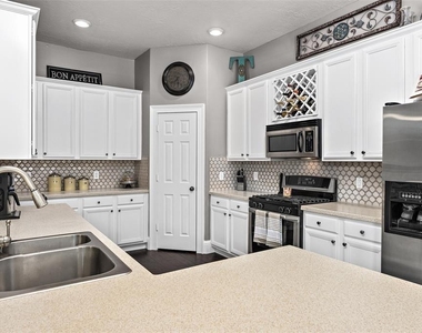 2 Hollow Glen Place - Photo Thumbnail 14