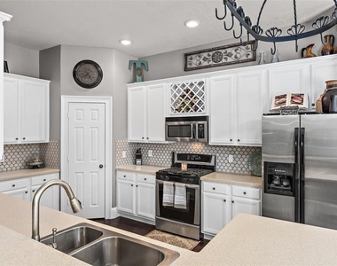 2 Hollow Glen Place - Photo Thumbnail 13
