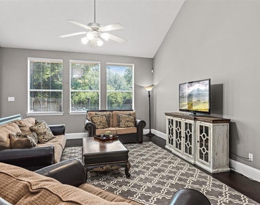 2 Hollow Glen Place - Photo Thumbnail 9