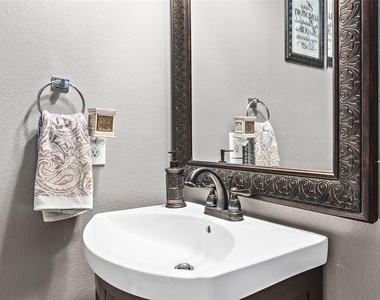 2 Hollow Glen Place - Photo Thumbnail 8