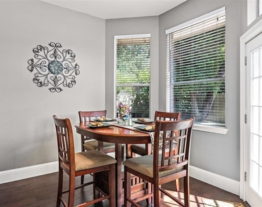 2 Hollow Glen Place - Photo Thumbnail 12