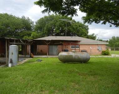 20811 Emerald Street - Photo Thumbnail 2