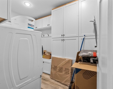 10058 Cedardale Drive - Photo Thumbnail 16