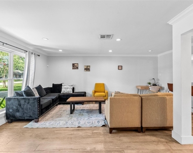 10058 Cedardale Drive - Photo Thumbnail 7