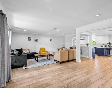 10058 Cedardale Drive - Photo Thumbnail 6