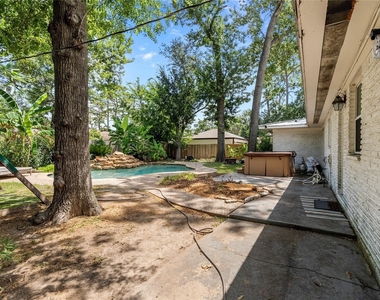 10058 Cedardale Drive - Photo Thumbnail 3