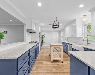 10058 Cedardale Drive - Photo Thumbnail 12