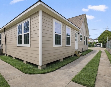 6618 Avenue N - Photo Thumbnail 2