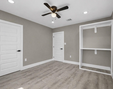 6618 Avenue N - Photo Thumbnail 13
