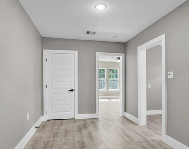6618 Avenue N - Photo Thumbnail 12