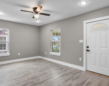 6618 Avenue N - Photo Thumbnail 6