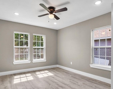 6618 Avenue N - Photo Thumbnail 9