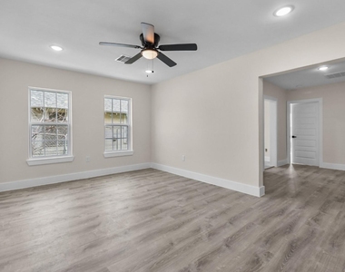 6618 Avenue N - Photo Thumbnail 8