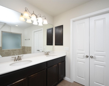 16614 Spirit Lake Court - Photo Thumbnail 12