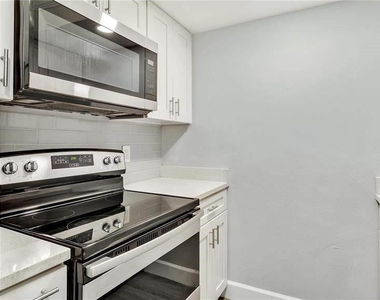 5900 22nd Avenue N - Photo Thumbnail 7