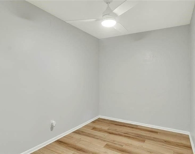 5900 22nd Avenue N - Photo Thumbnail 11