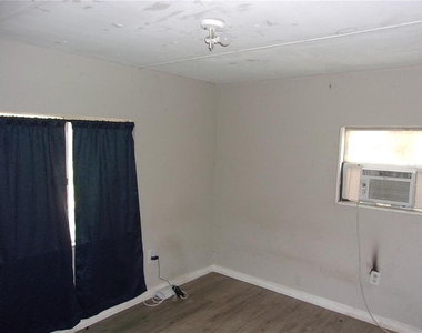 11105 Pinto Drive - Photo Thumbnail 9