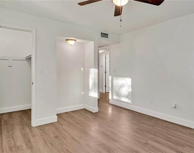 5900 22nd Avenue N - Photo Thumbnail 12