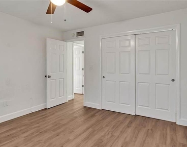 5900 22nd Avenue N - Photo Thumbnail 8