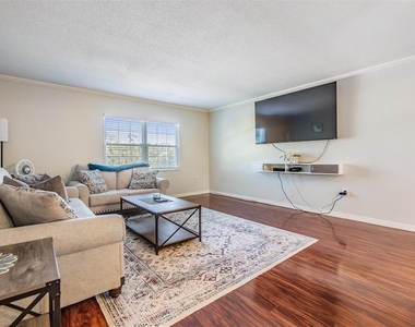 701 Poinsettia Road - Photo Thumbnail 8