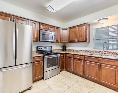 701 Poinsettia Road - Photo Thumbnail 3