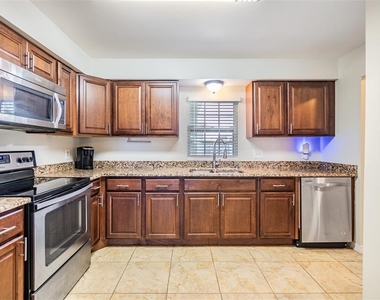 701 Poinsettia Road - Photo Thumbnail 5