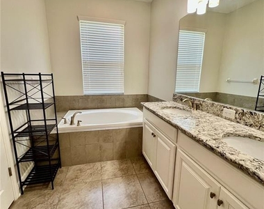 7942 Roma Dune Drive - Photo Thumbnail 18