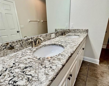 7942 Roma Dune Drive - Photo Thumbnail 21