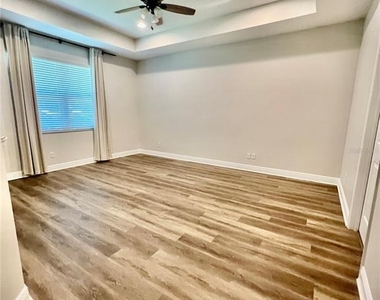 7942 Roma Dune Drive - Photo Thumbnail 13