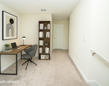 2831 Alder Berry Boulevard - Photo Thumbnail 10