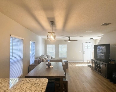 1934 W Spruce Street - Photo Thumbnail 4