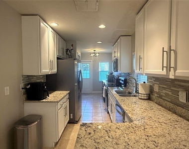 1934 W Spruce Street - Photo Thumbnail 12