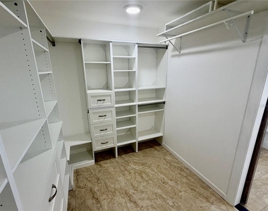 7031 Drury Street - Photo Thumbnail 11
