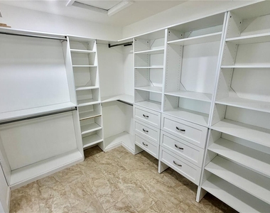 7031 Drury Street - Photo Thumbnail 12
