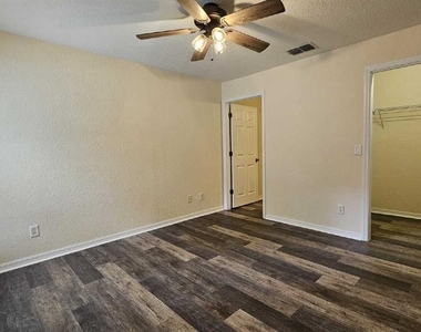 6290 W Oak Park Boulevard - Photo Thumbnail 5