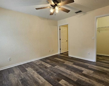 6290 W Oak Park Boulevard - Photo Thumbnail 3